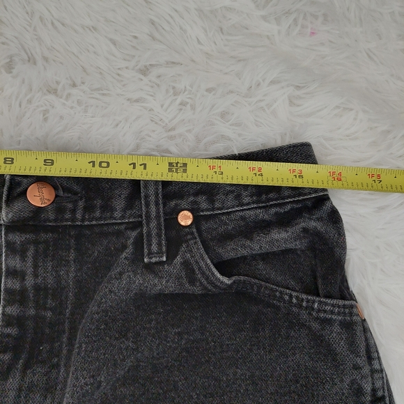 Wrangler Cut off Shorts Size Waist 32 Black - Picture 8 of 8